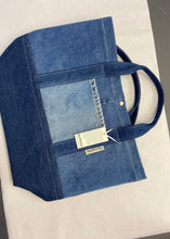 Load image into Gallery viewer, Big&#39; Tote
